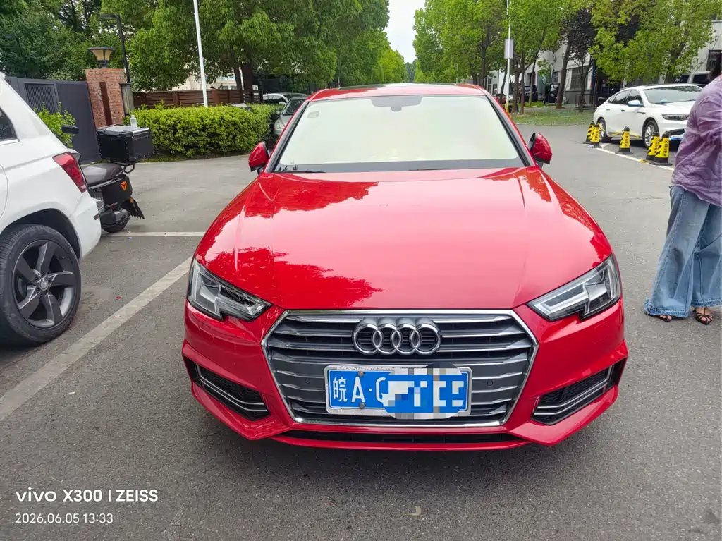 Audi A4L 2017 — фото 1
