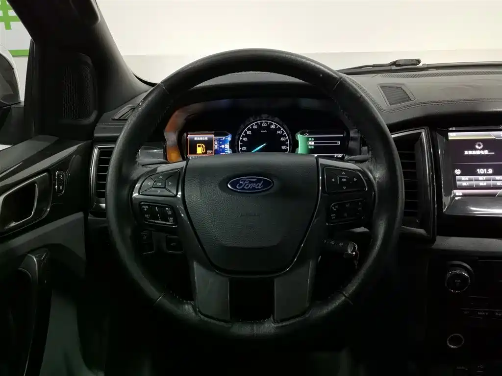 Ford Everest 2015 — фото 11