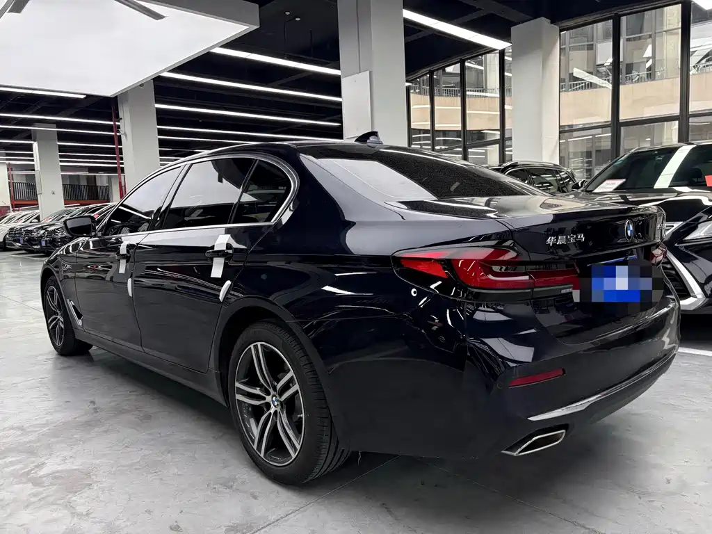 BMW 5 Series 2023 — фото 18