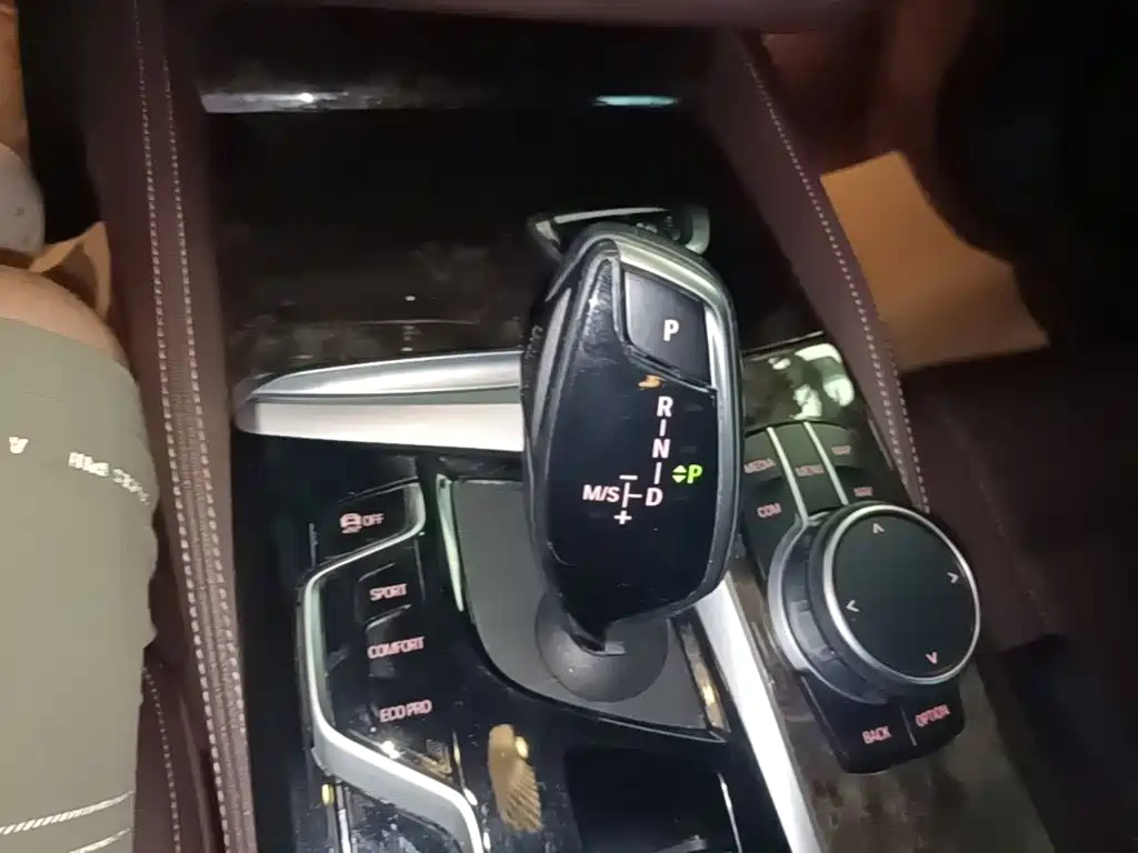 BMW 5 Series 2021 — фото 14