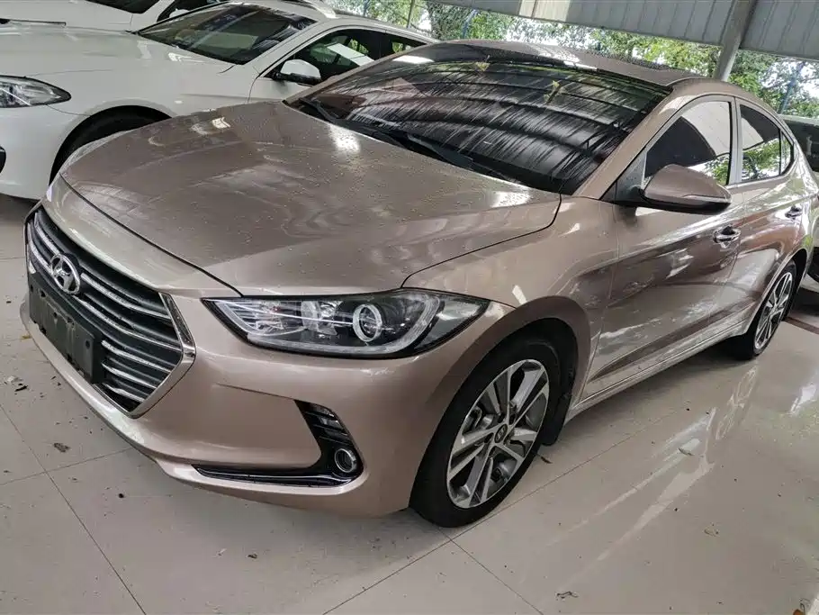 Hyundai Elantra 2019 — фото 1