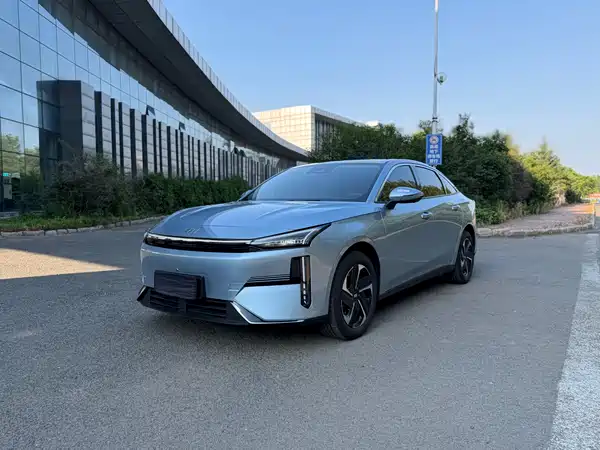 Geely Galaxy L6 2025
