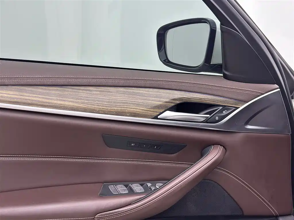 BMW 5 Series New Energy 2020 — фото 14