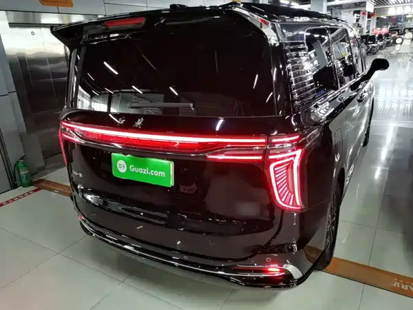 Hongqi HQ9 PHEV 2025