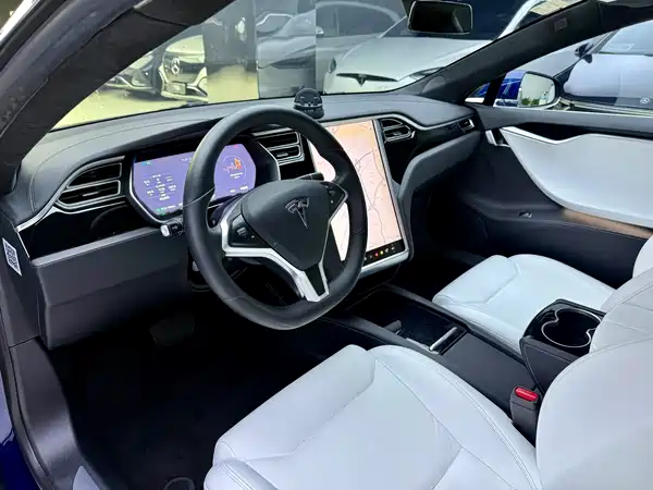 Tesla Model S 2018