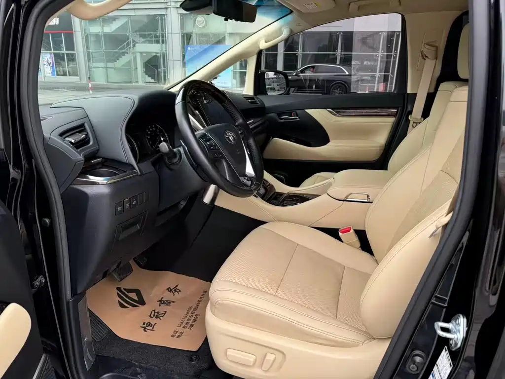 Toyota Alphard 2022 — фото 12