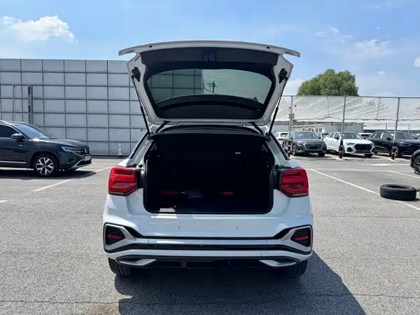 Audi Q2L 2023