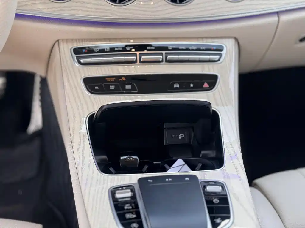 Mercedes-Benz E-Class 2023 — фото 6