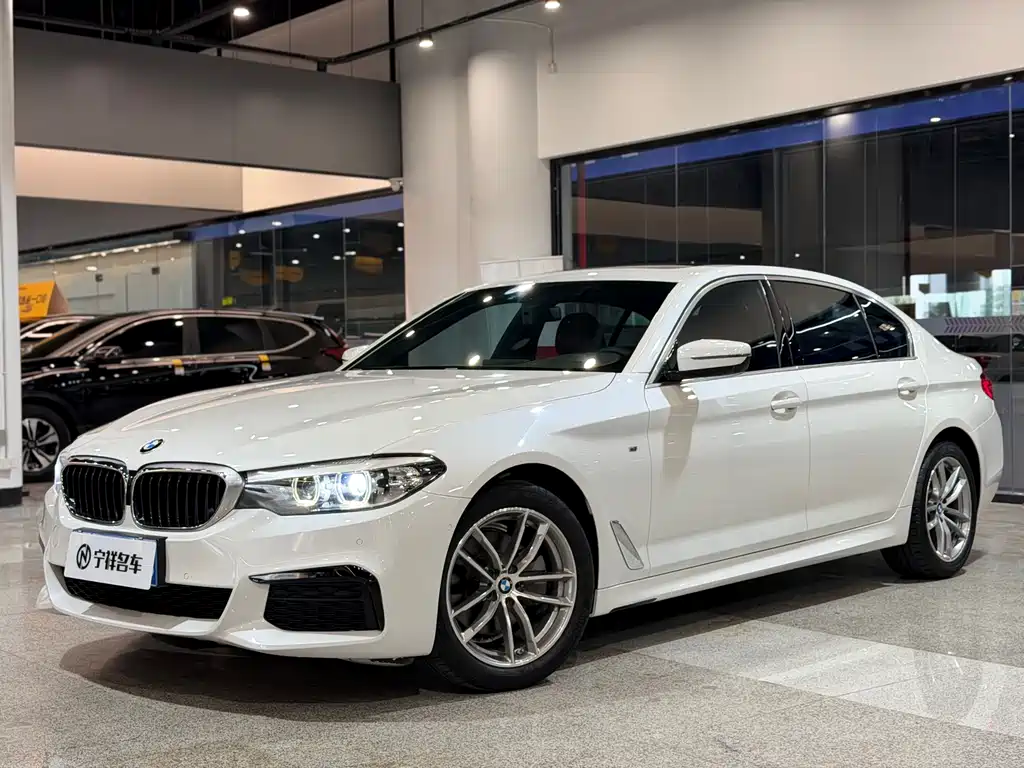 BMW 5 Series 2020 — фото 1