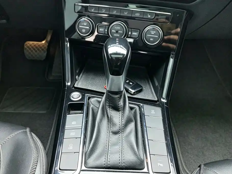 Volkswagen Passat 2019 — фото 16