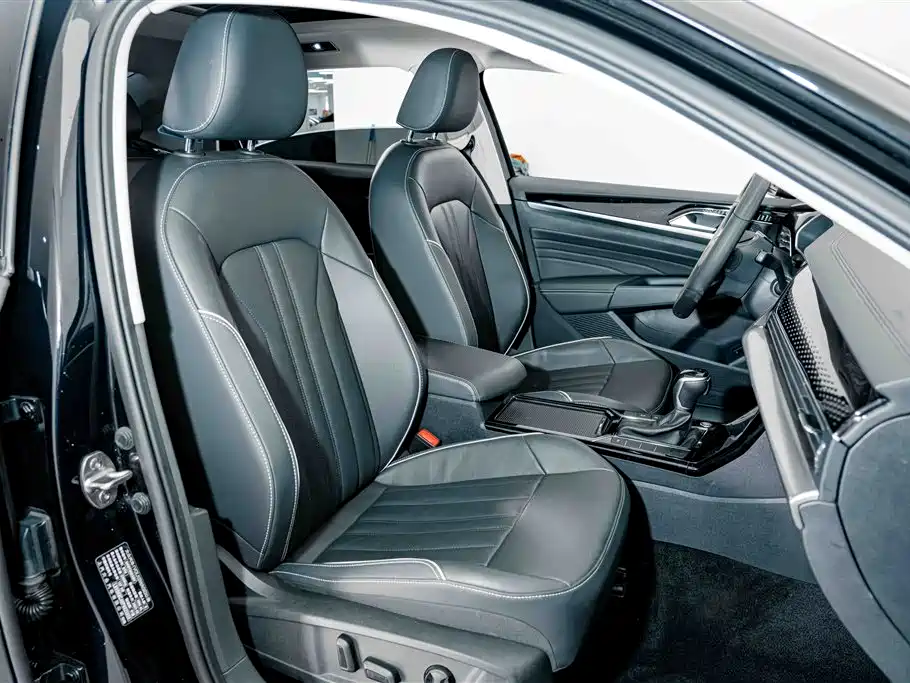 Volkswagen Passat 2023 — фото 18