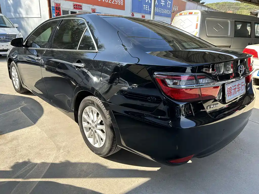 Toyota Camry 2015 — фото 9