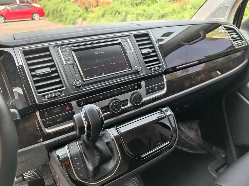 Volkswagen Multivan 2018 — фото 13