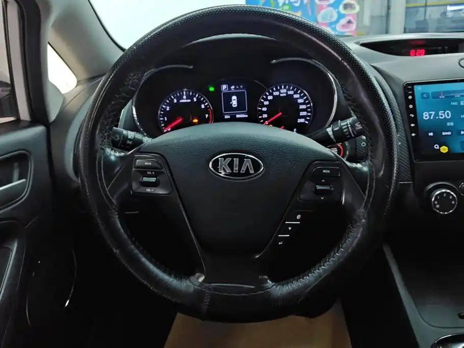 Kia K3 2016 — фото 15
