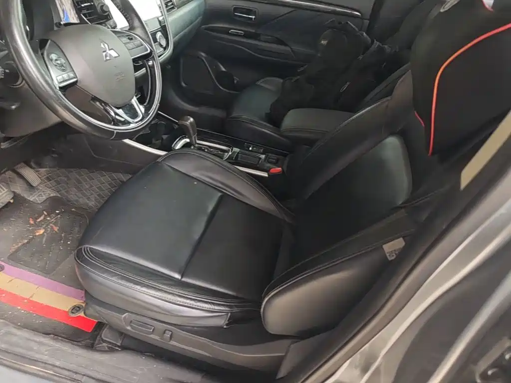 Mitsubishi Outlander 2019 — фото 15