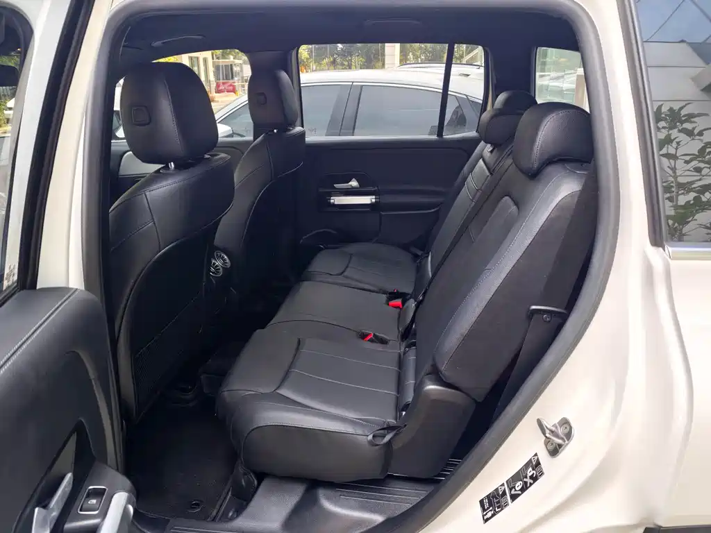 Mercedes-Benz GLB 2023