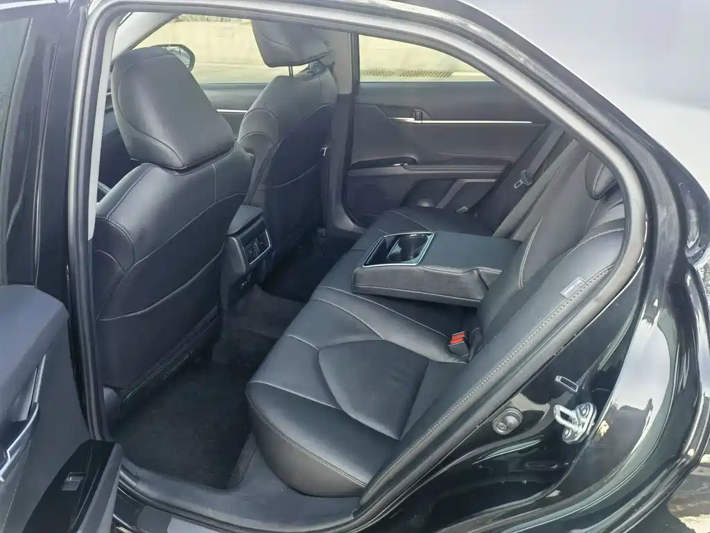 Toyota Camry 2023 — фото 10