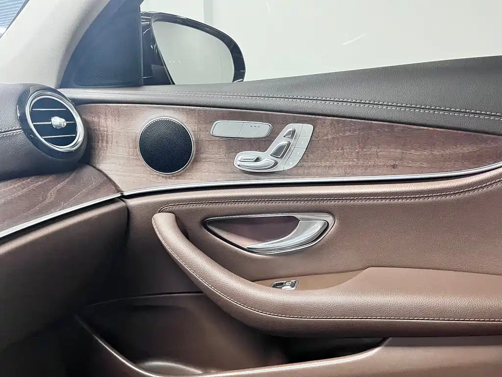 Mercedes-Benz E-Class 2023 — фото 6