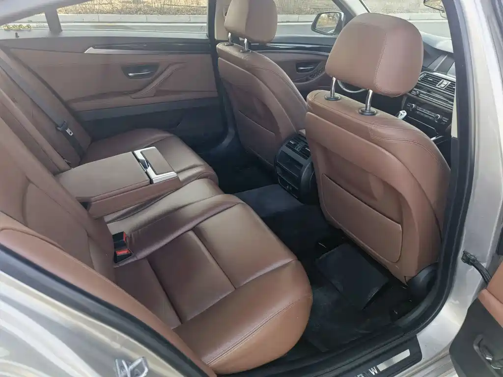 BMW 5 Series 2015 — фото 9