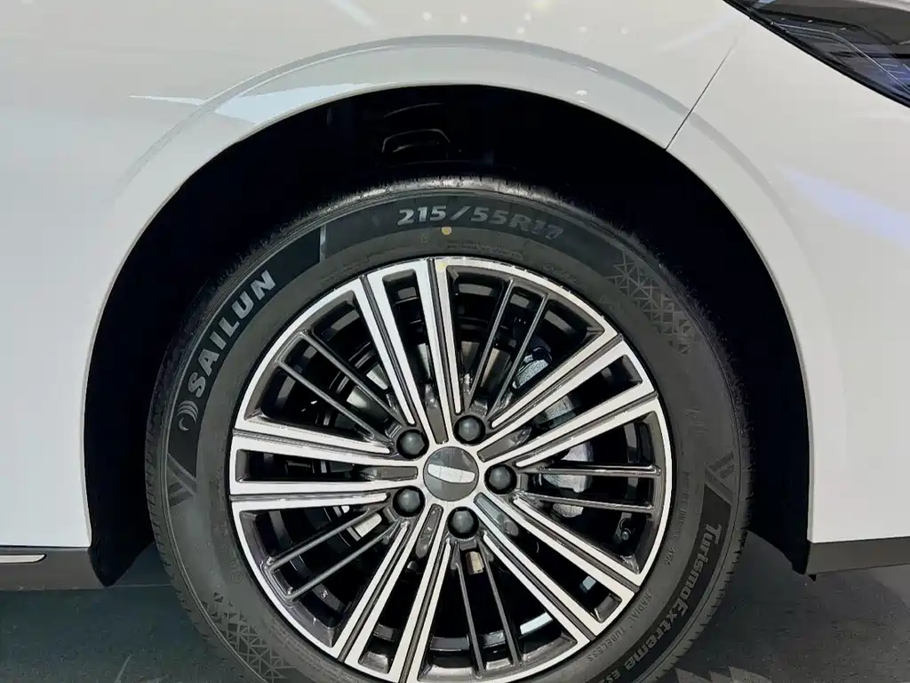 Geely Emgrand 2025