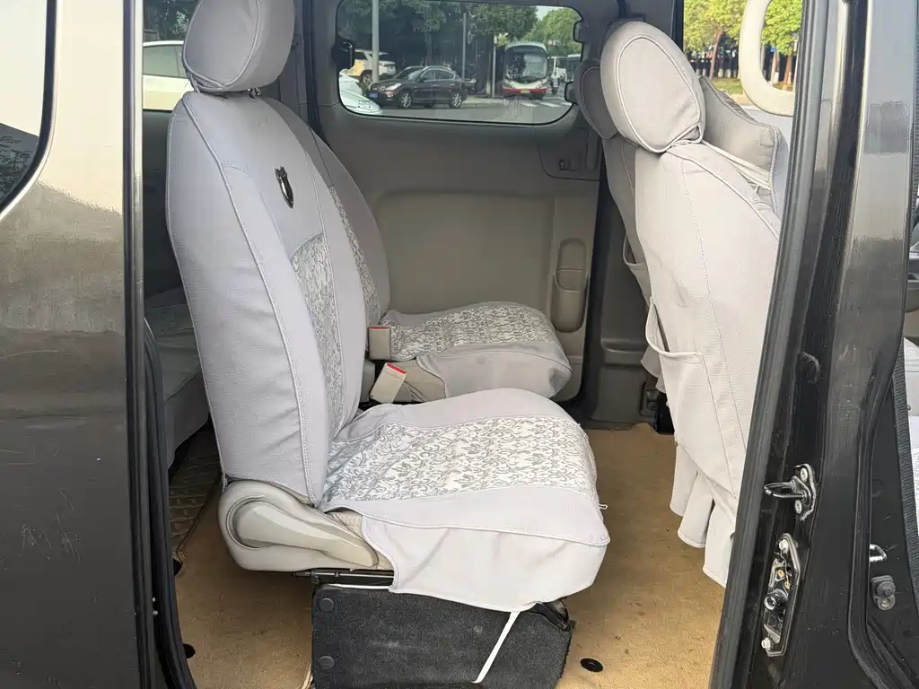 Nissan NV200 2015 — фото 11