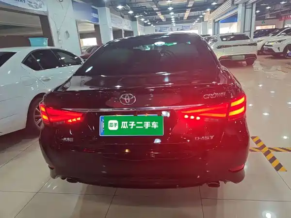 Toyota Crown 2018