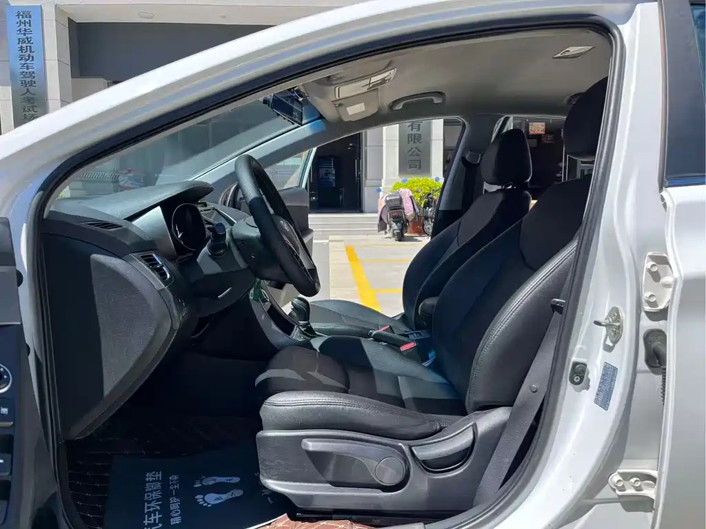 Hyundai Elantra Langdong 2018 — фото 12