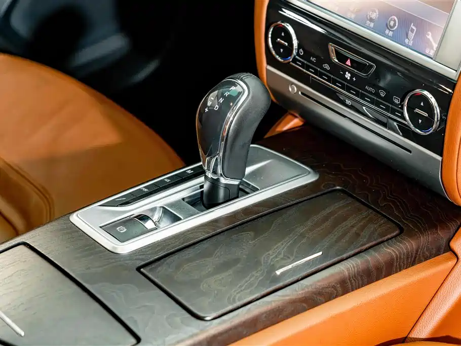 Maserati Quattroporte 2015 — фото 18