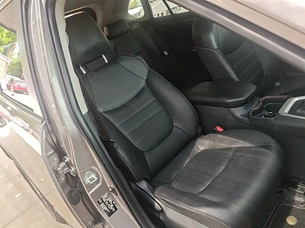 Toyota RAV4 2020 — фото 25