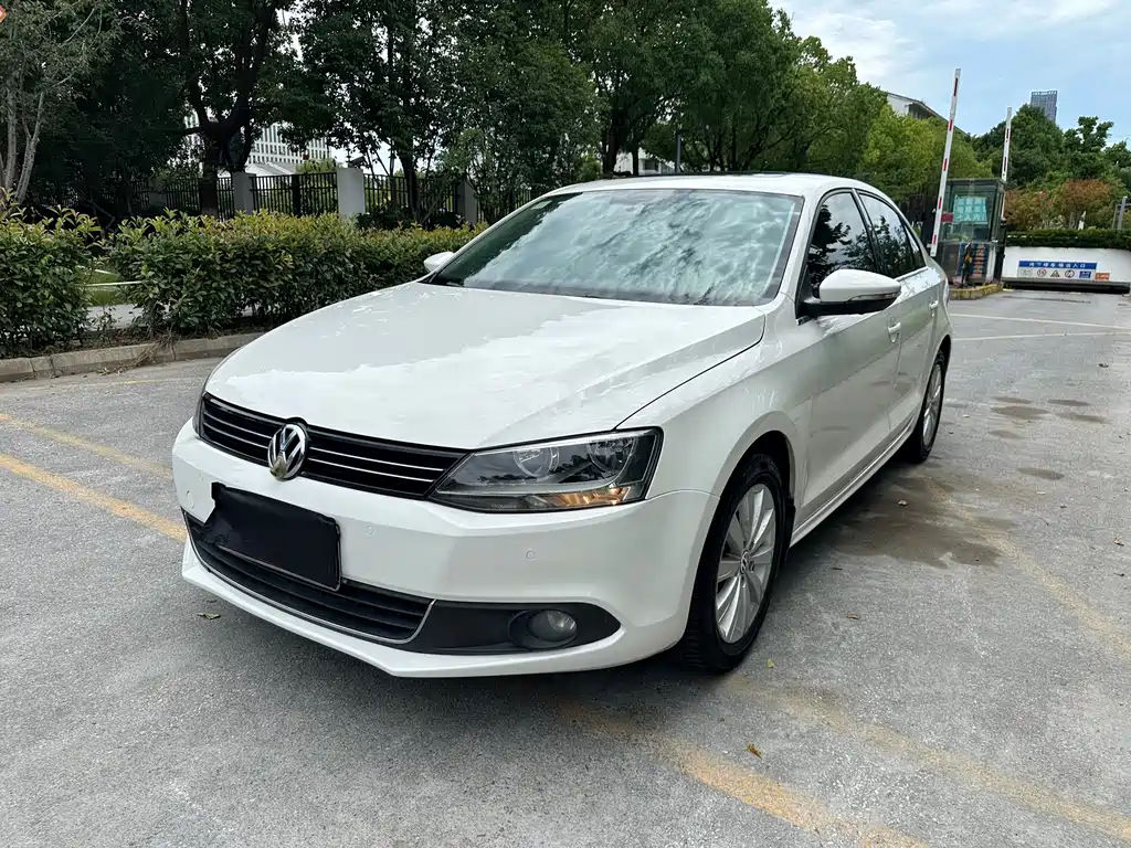Volkswagen Sagitar 2015