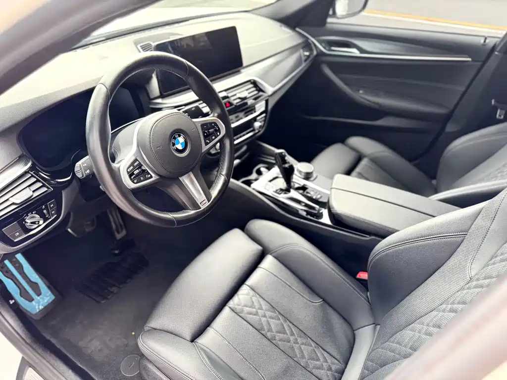 BMW 5 Series 2021 — фото 9
