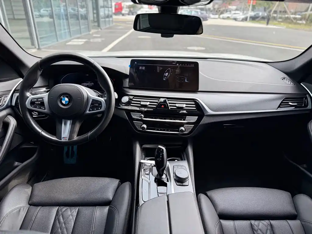 BMW 5 Series 2021 — фото 11