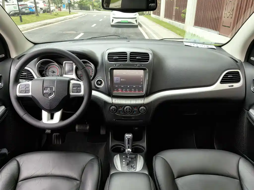 Dodge Journey 2017 — фото 10