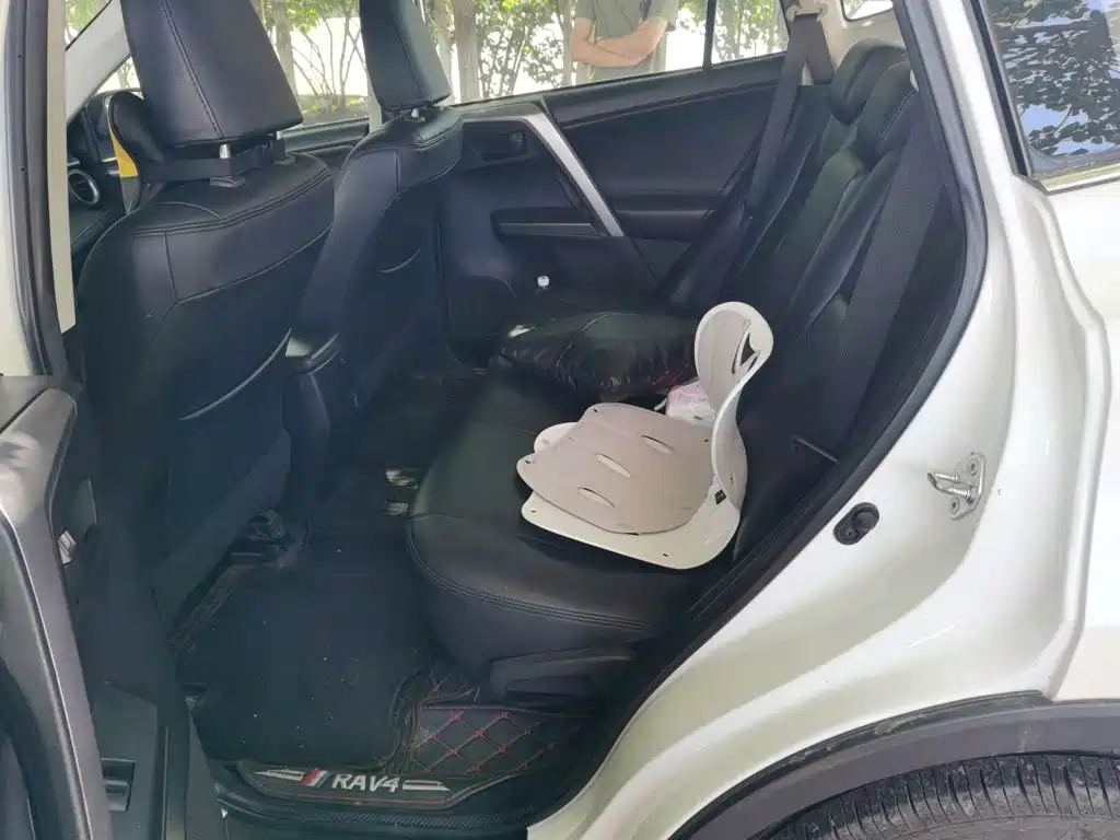 Toyota RAV4 2019 — фото 13
