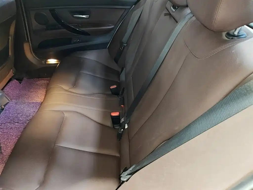 BMW 3 Series 2018 — фото 13