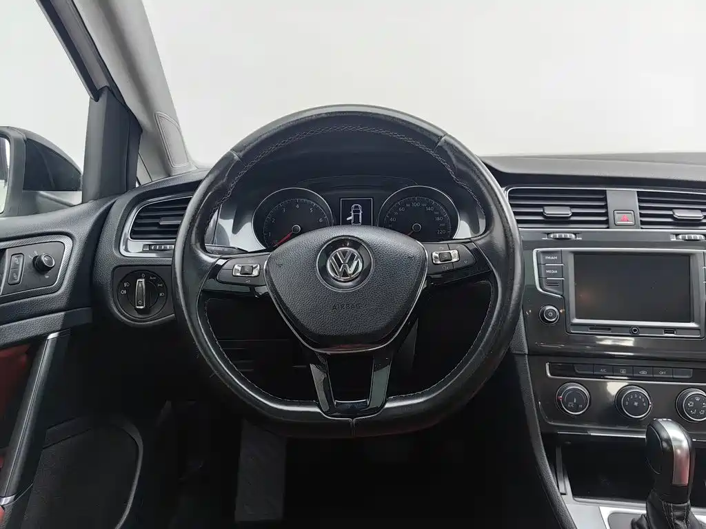 Volkswagen Golf 2017 — фото 11
