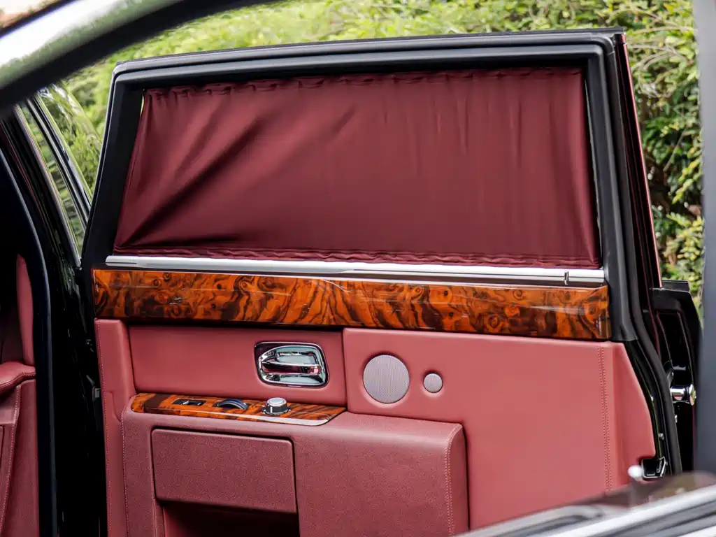 Rolls-Royce Phantom 2016 — фото 16