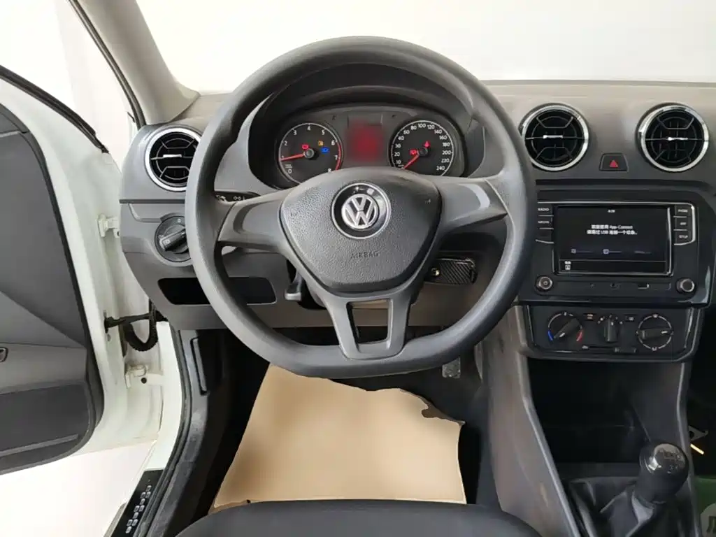 Volkswagen Jetta 2018 — фото 11