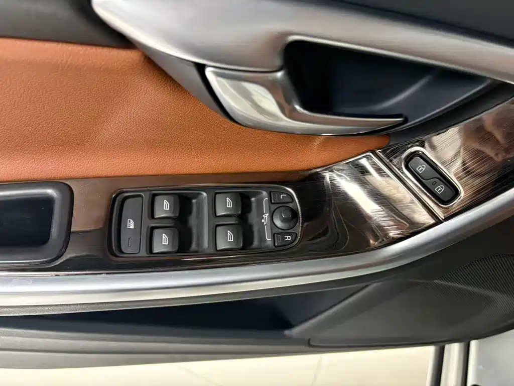 Volvo S60 2015 — фото 24
