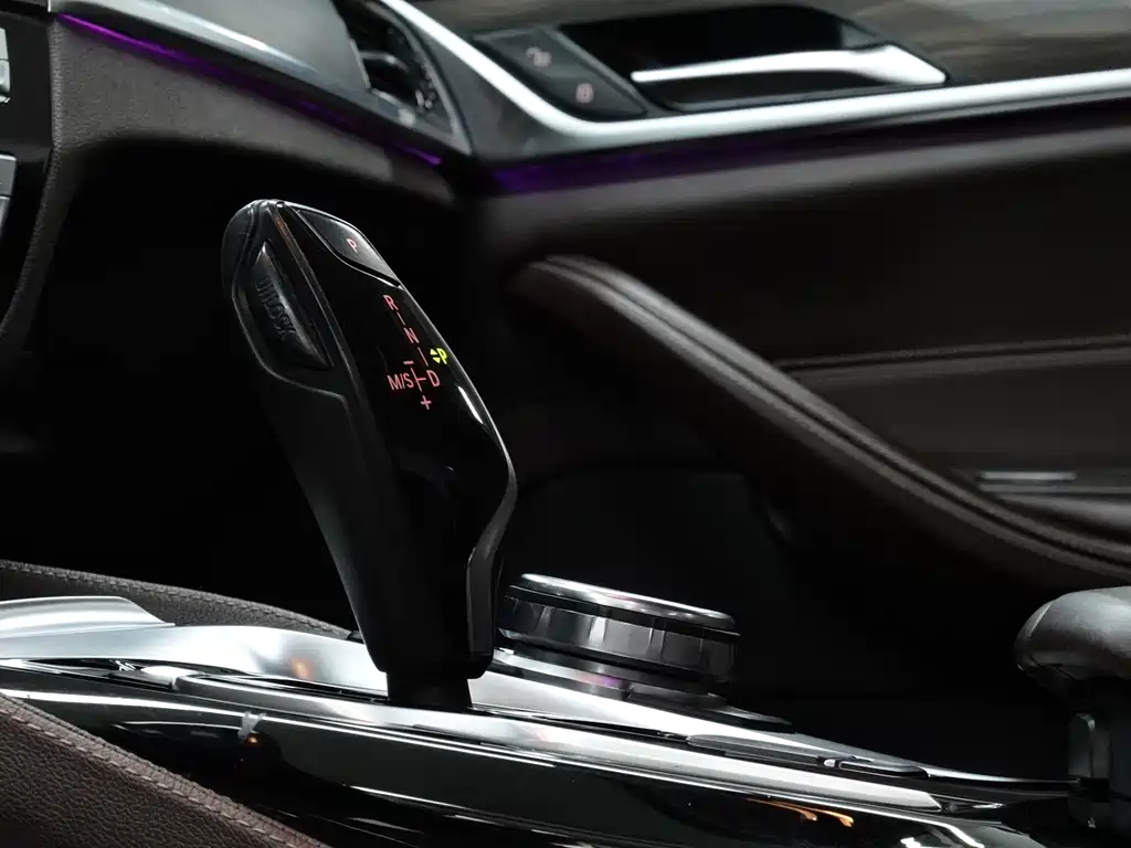 BMW 5 Series 2019 — фото 15