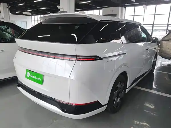 XPeng X9 2025