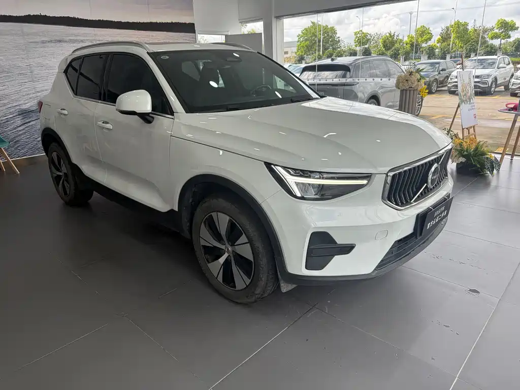 Volvo XC40 2024 — фото 3