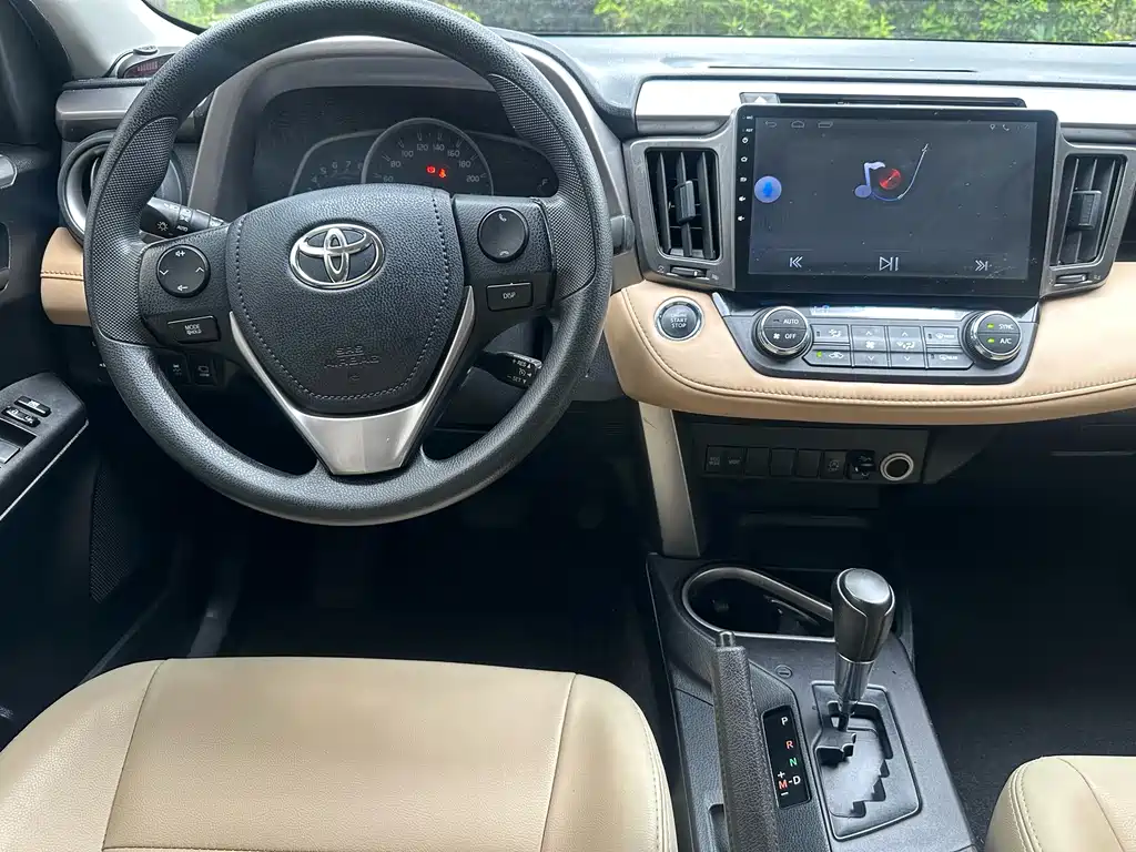Toyota RAV4 2017 — фото 8