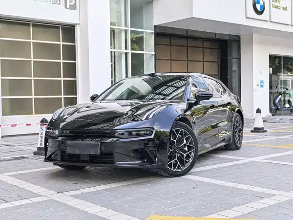 Zeekr 001 2025