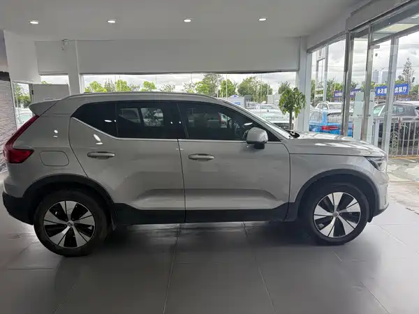 Volvo XC40 2024