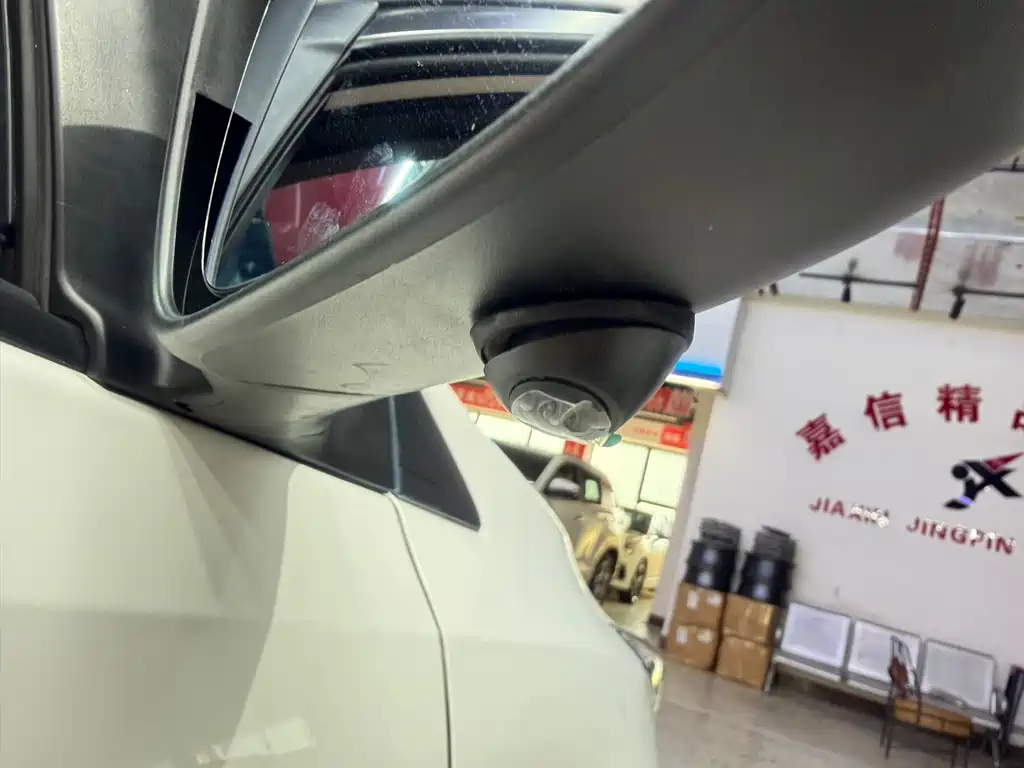 Toyota Yaris L 2023 — фото 12