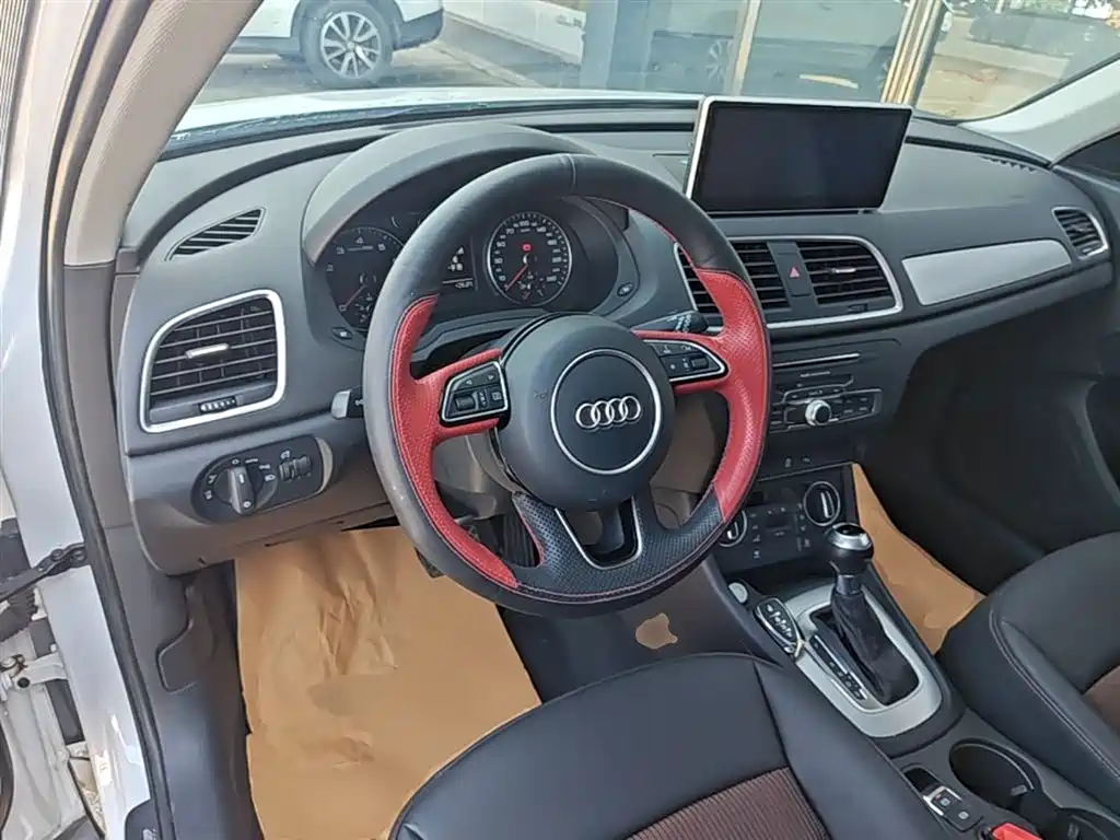 Audi Q3 2017 — фото 11