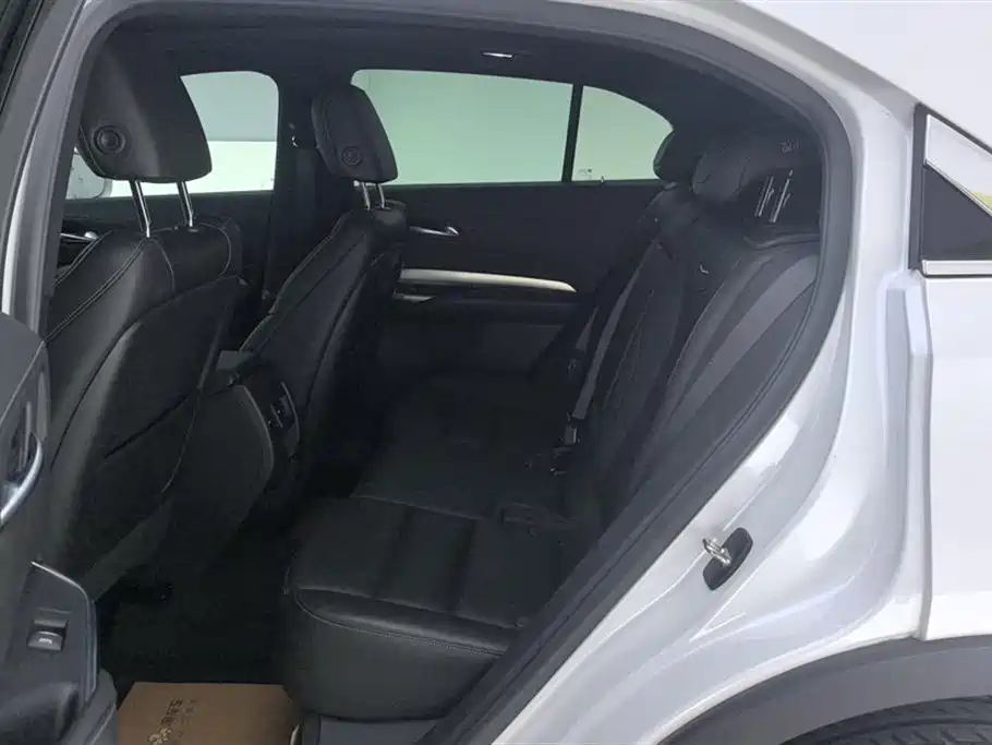 Cadillac XT4 2021 — фото 11