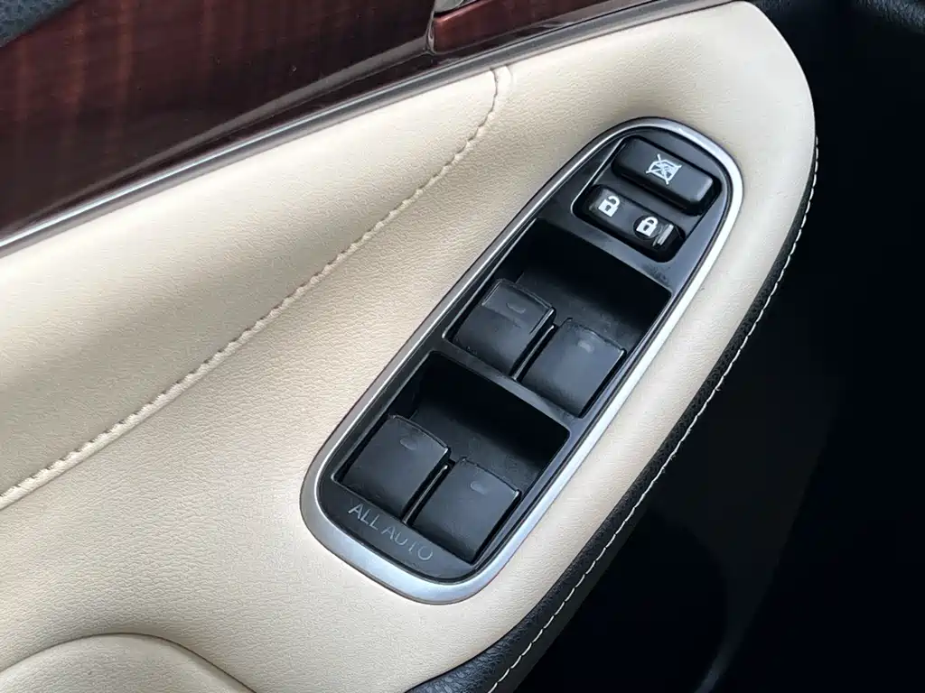 Toyota Crown 2016 — фото 17