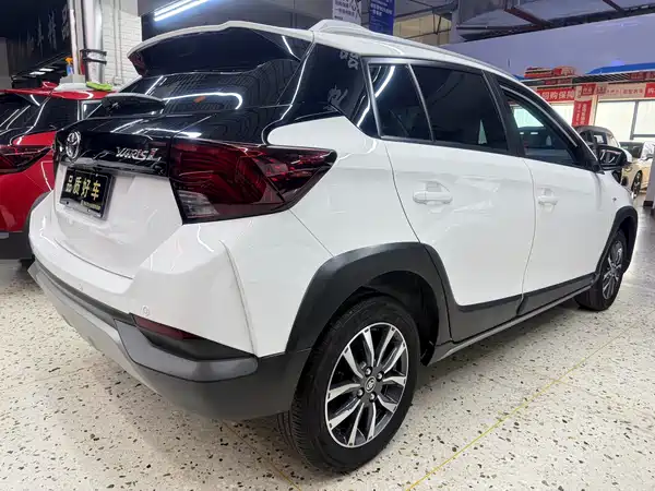 Toyota Yaris L 2023